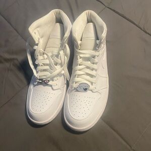 Air Jordan 1 mid/high all whits size 8.5 brand new never worn no box make offer